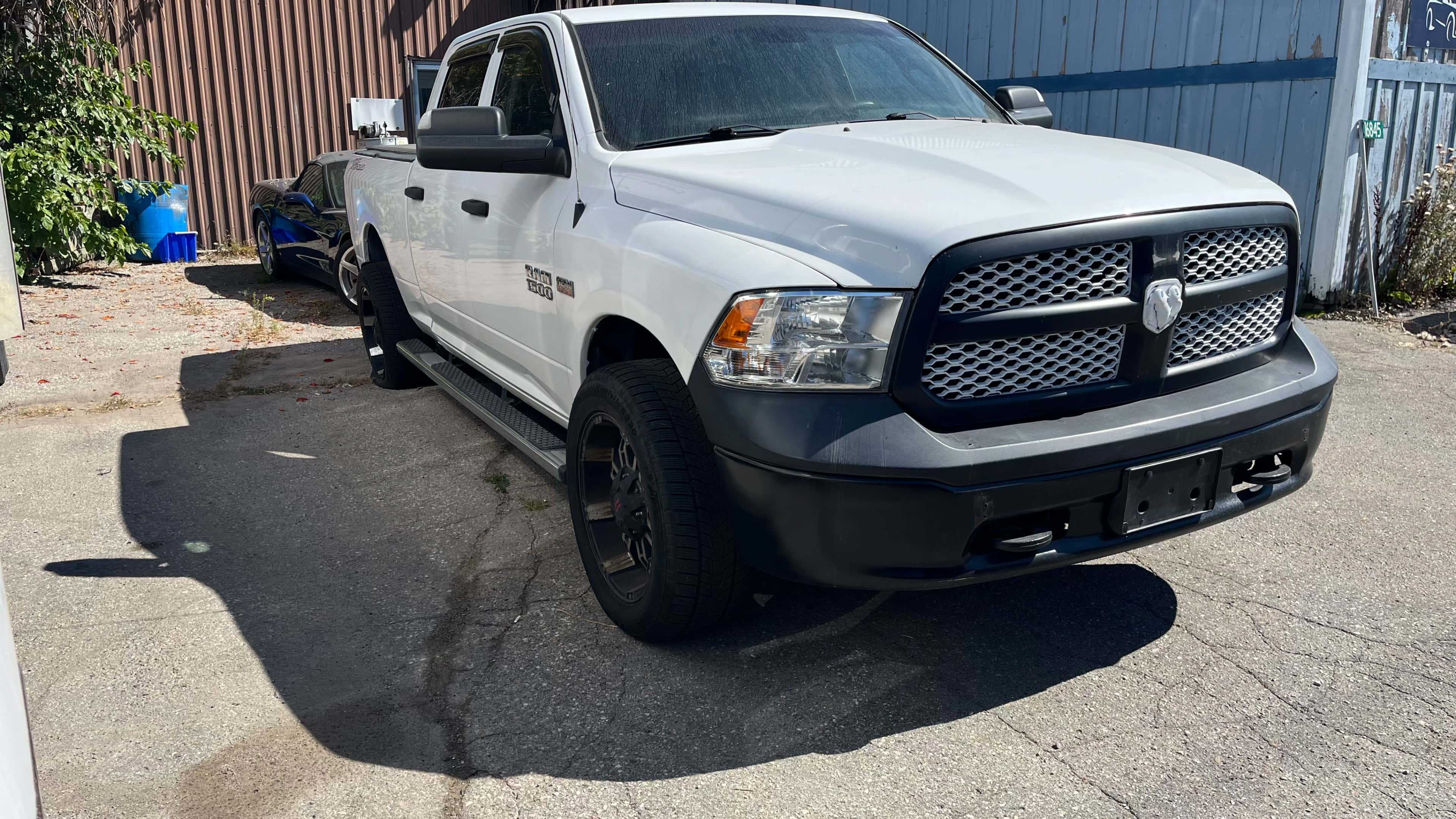 2018 RAM 1500 ST 4X4 - Thumbnail 1