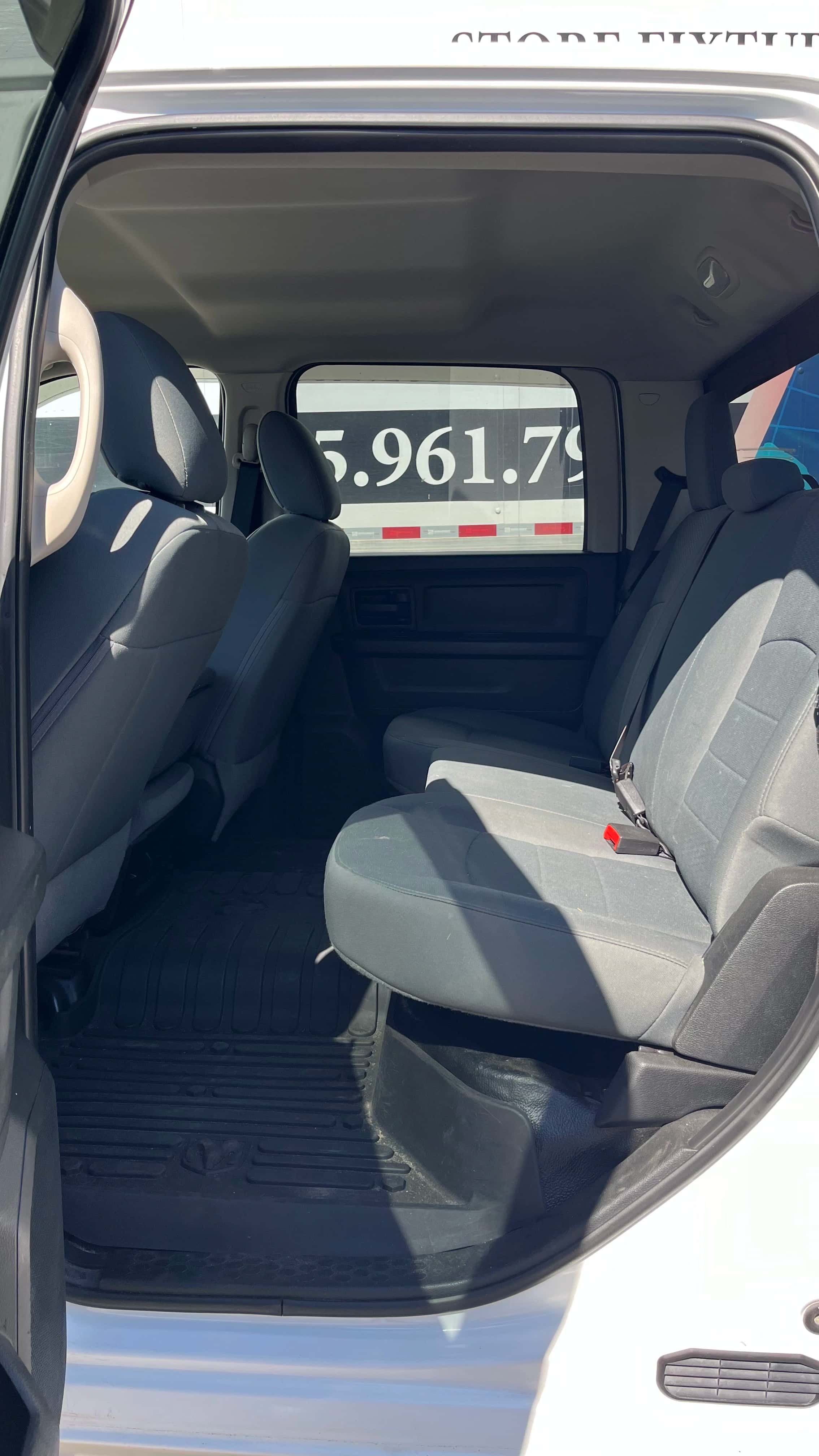 2018 RAM 1500 ST 4X4 - Thumbnail 11