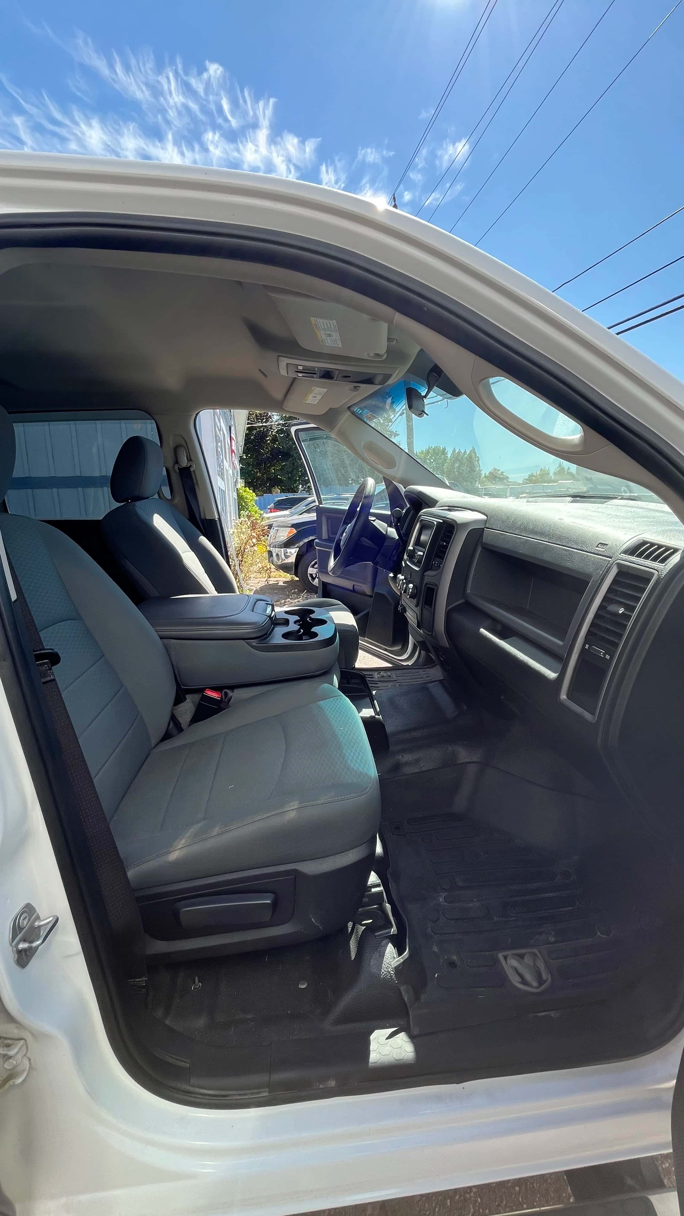 2018 RAM 1500 ST 4X4 - Thumbnail 13